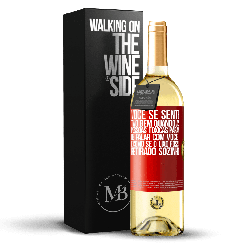 29,95 € Envio grátis | Vinho branco Edição WHITE Você se sente tão bem quando as pessoas tóxicas param de falar com você ... É como se o lixo fosse retirado sozinho Etiqueta Vermelha. Etiqueta personalizável Vinho jovem Colheita 2025 Verdejo