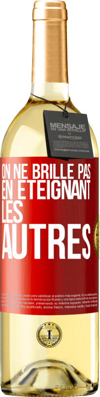 29,95 € | Vin blanc Édition WHITE On ne brille pas en éteignant les autres Étiquette Rouge. Étiquette personnalisable Vin jeune Récolte 2024 Verdejo