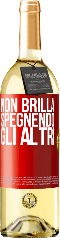 29,95 € | Vino bianco Edizione WHITE Non brilla spegnendo gli altri Etichetta Rossa. Etichetta personalizzabile Vino giovane Raccogliere 2024 Verdejo