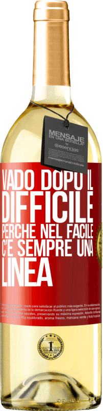 29,95 € Spedizione Gratuita | Vino bianco Edizione WHITE Vado dopo il difficile, perché nel facile c'è sempre una linea Etichetta Rossa. Etichetta personalizzabile Vino giovane Raccogliere 2025 Verdejo