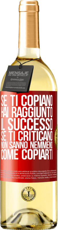 29,95 € Spedizione Gratuita | Vino bianco Edizione WHITE Se ti copiano, hai raggiunto il successo. Se ti criticano, non sanno nemmeno come copiarti Etichetta Rossa. Etichetta personalizzabile Vino giovane Raccogliere 2025 Verdejo