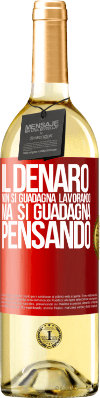 29,95 € Spedizione Gratuita | Vino bianco Edizione WHITE Il denaro non si guadagna lavorando, ma si guadagna pensando Etichetta Rossa. Etichetta personalizzabile Vino giovane Raccogliere 2025 Verdejo