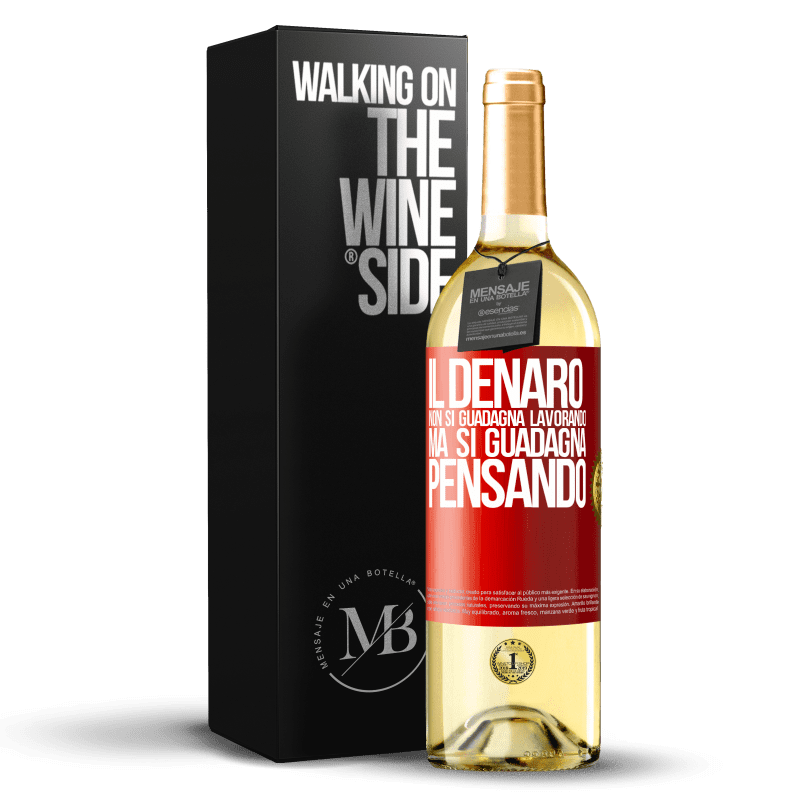 29,95 € Spedizione Gratuita | Vino bianco Edizione WHITE Il denaro non si guadagna lavorando, ma si guadagna pensando Etichetta Rossa. Etichetta personalizzabile Vino giovane Raccogliere 2024 Verdejo