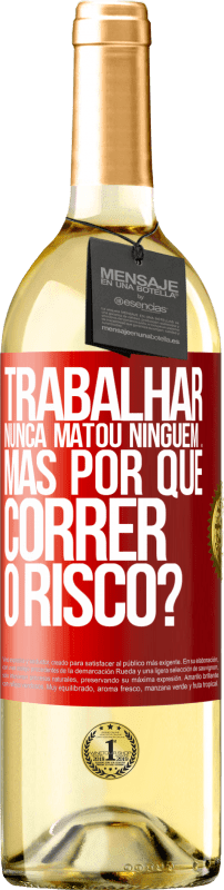 Envio grátis | Vinho branco Edição WHITE Trabalhar nunca matou ninguém ... mas por que correr o risco? Etiqueta Vermelha. Etiqueta personalizável Vinho jovem Colheita 2023 Verdejo