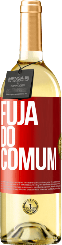 Envio grátis | Vinho branco Edição WHITE Fuja do comum Etiqueta Vermelha. Etiqueta personalizável Vinho jovem Colheita 2023 Verdejo