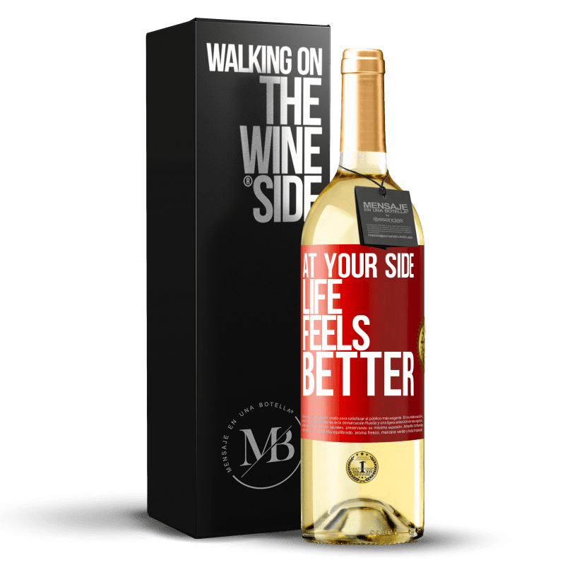 29,95 € 免费送货 | 白葡萄酒 WHITE版 在您身边，生活会感觉更好 红色标签. 可自定义的标签 青年酒 收成 2023 Verdejo