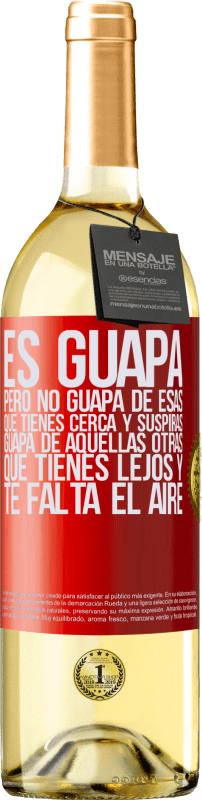 29,95 € Envío gratis | Vino Blanco Edición WHITE Es guapa. Pero no guapa de esas que tienes cerca y suspiras. Guapa de aquellas otras, que tienes lejos y te falta el aire Etiqueta Roja. Etiqueta personalizable Vino joven Cosecha 2025 Verdejo