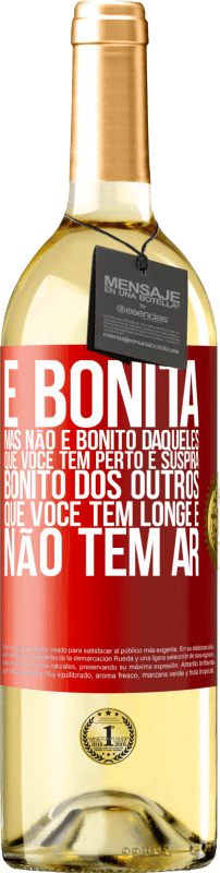 29,95 € Envio grátis | Vinho branco Edição WHITE É bonita. Mas não é bonito daqueles que você tem perto e suspira. Bonito dos outros, que você tem longe e não tem ar Etiqueta Vermelha. Etiqueta personalizável Vinho jovem Colheita 2025 Verdejo