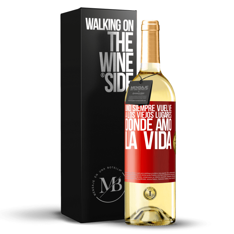 29,95 € Envío gratis | Vino Blanco Edición WHITE Uno siempre vuelve a los viejos lugares donde amó la vida Etiqueta Roja. Etiqueta personalizable Vino joven Cosecha 2023 Verdejo