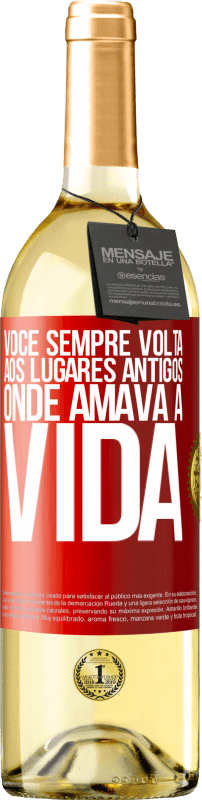 29,95 € Envio grátis | Vinho branco Edição WHITE Você sempre volta aos lugares antigos onde amava a vida Etiqueta Vermelha. Etiqueta personalizável Vinho jovem Colheita 2025 Verdejo