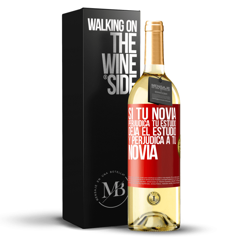 29,95 € Envío gratis | Vino Blanco Edición WHITE Si tu novia perjudica tu estudio, deja el estudio y perjudica a tu novia Etiqueta Roja. Etiqueta personalizable Vino joven Cosecha 2025 Verdejo
