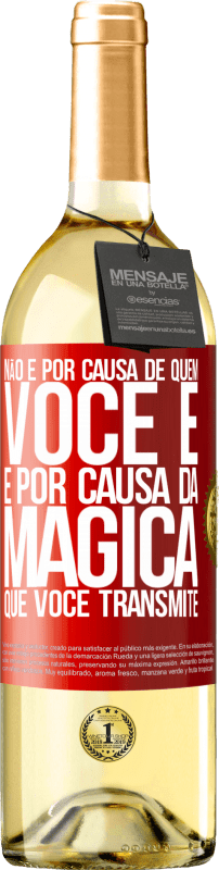 29,95 € Envio grátis | Vinho branco Edição WHITE Não é por causa de quem você é, é por causa da mágica que você transmite Etiqueta Vermelha. Etiqueta personalizável Vinho jovem Colheita 2025 Verdejo