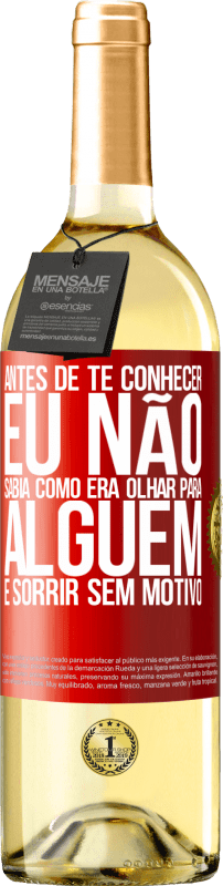 29,95 € | Vinho branco Edição WHITE Antes de te conhecer, eu não sabia como era olhar para alguém e sorrir sem motivo Etiqueta Vermelha. Etiqueta personalizável Vinho jovem Colheita 2024 Verdejo