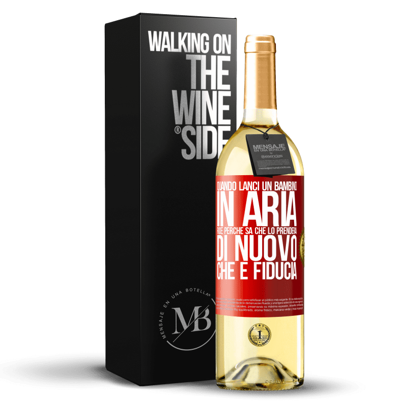 29,95 € Spedizione Gratuita | Vino bianco Edizione WHITE Quando lanci un bambino in aria, ride perché sa che lo prenderai di nuovo. CHE È FIDUCIA Etichetta Rossa. Etichetta personalizzabile Vino giovane Raccogliere 2025 Verdejo