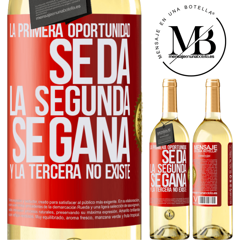 29,95 € Envío gratis | Vino Blanco Edición WHITE La primera oportunidad se da, la segunda se gana, y la tercera no existe Etiqueta Roja. Etiqueta personalizable Vino joven Cosecha 2023 Verdejo