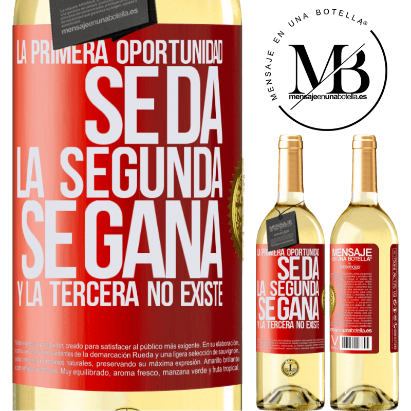 29,95 € Envío gratis | Vino Blanco Edición WHITE La primera oportunidad se da, la segunda se gana, y la tercera no existe Etiqueta Roja. Etiqueta personalizable Vino joven Cosecha 2025 Verdejo