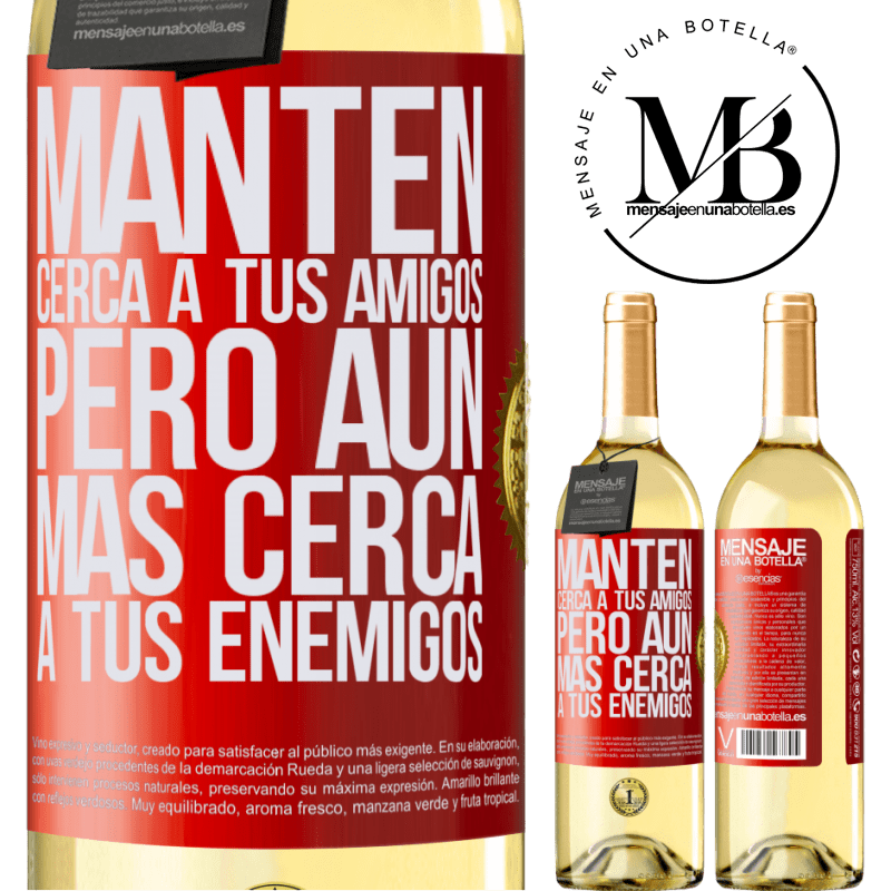 29,95 € Envío gratis | Vino Blanco Edición WHITE Mantén cerca a tus amigos, pero aún más cerca a tus enemigos Etiqueta Roja. Etiqueta personalizable Vino joven Cosecha 2023 Verdejo