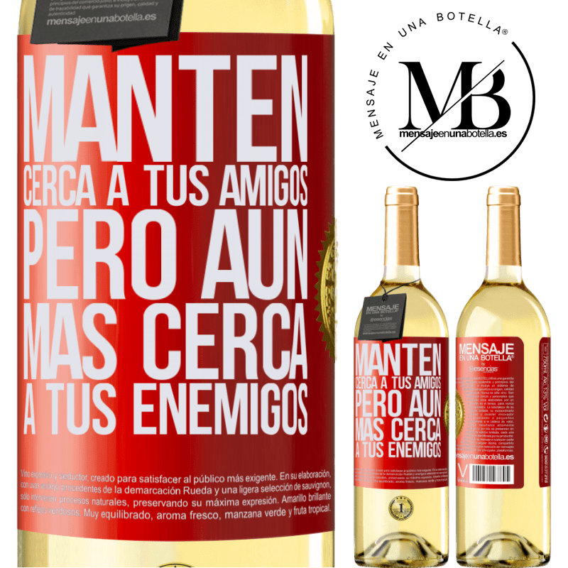 29,95 € Envío gratis | Vino Blanco Edición WHITE Mantén cerca a tus amigos, pero aún más cerca a tus enemigos Etiqueta Roja. Etiqueta personalizable Vino joven Cosecha 2025 Verdejo