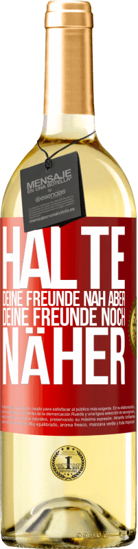 29,95 € Kostenloser Versand | Weißwein WHITE Ausgabe Halte deine Freunde nah aber deine Freunde noch näher Rote Markierung. Anpassbares Etikett Junger Wein Ernte 2025 Verdejo