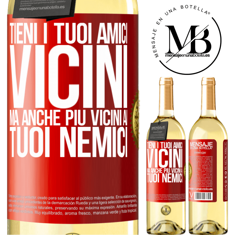 29,95 € Spedizione Gratuita | Vino bianco Edizione WHITE Tieni i tuoi amici vicini, ma anche più vicini ai tuoi nemici Etichetta Rossa. Etichetta personalizzabile Vino giovane Raccogliere 2023 Verdejo