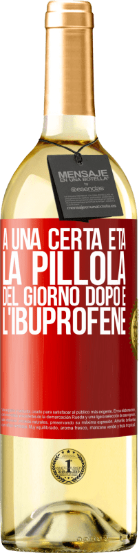 29,95 € | Vino bianco Edizione WHITE A una certa età, la pillola del giorno dopo è l'ibuprofene Etichetta Rossa. Etichetta personalizzabile Vino giovane Raccogliere 2024 Verdejo