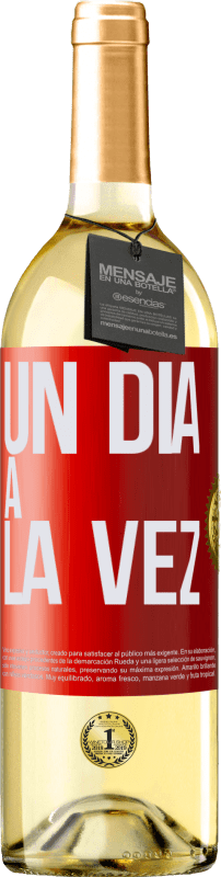 29,95 € | Vino Blanco Edición WHITE Un día a la vez Etiqueta Roja. Etiqueta personalizable Vino joven Cosecha 2023 Verdejo