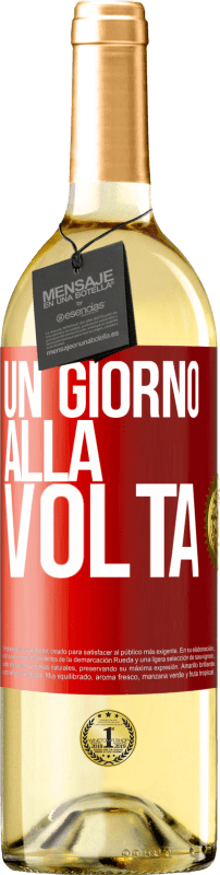 29,95 € | Vino bianco Edizione WHITE Un giorno alla volta Etichetta Rossa. Etichetta personalizzabile Vino giovane Raccogliere 2024 Verdejo