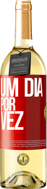 29,95 € Envio grátis | Vinho branco Edição WHITE Um dia por vez Etiqueta Vermelha. Etiqueta personalizável Vinho jovem Colheita 2025 Verdejo