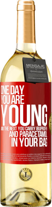 29,95 € | 白葡萄酒 WHITE版 有一天，您年轻，第二天，您将布洛芬和扑热息痛装在袋子中 红色标签. 可自定义的标签 青年酒 收成 2023 Verdejo