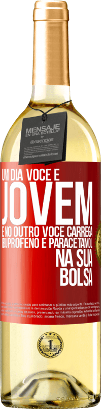29,95 € Envio grátis | Vinho branco Edição WHITE Um dia você é jovem e no outro você carrega ibuprofeno e paracetamol na sua bolsa Etiqueta Vermelha. Etiqueta personalizável Vinho jovem Colheita 2025 Verdejo