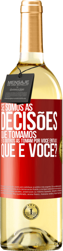 Envio grátis | Vinho branco Edição WHITE Se somos as decisões que tomamos e os outros as tomam por você, então o que é você? Etiqueta Vermelha. Etiqueta personalizável Vinho jovem Colheita 2023 Verdejo