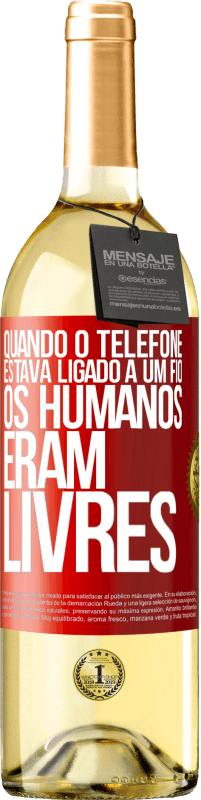 Envio grátis | Vinho branco Edição WHITE Quando o telefone estava ligado a um fio, os humanos eram livres Etiqueta Vermelha. Etiqueta personalizável Vinho jovem Colheita 2023 Verdejo