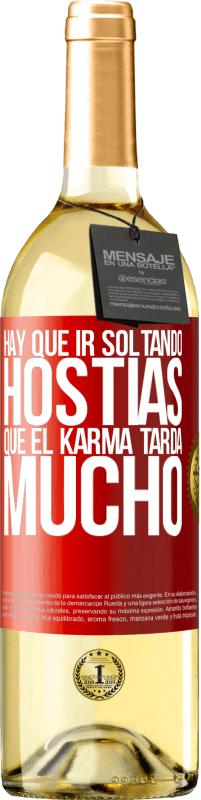 Envío gratis | Vino Blanco Edición WHITE Hay que ir soltando hostias, que el karma tarda mucho Etiqueta Roja. Etiqueta personalizable Vino joven Cosecha 2023 Verdejo