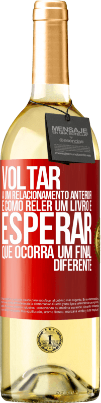 Envio grátis | Vinho branco Edição WHITE Voltar a um relacionamento anterior é como reler um livro e esperar que ocorra um final diferente Etiqueta Vermelha. Etiqueta personalizável Vinho jovem Colheita 2023 Verdejo