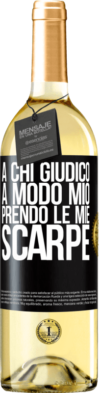 29,95 € Spedizione Gratuita | Vino bianco Edizione WHITE A chi giudico a modo mio, prendo le mie scarpe Etichetta Nera. Etichetta personalizzabile Vino giovane Raccogliere 2025 Verdejo