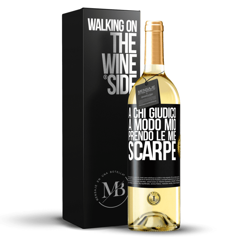 29,95 € Spedizione Gratuita | Vino bianco Edizione WHITE A chi giudico a modo mio, prendo le mie scarpe Etichetta Nera. Etichetta personalizzabile Vino giovane Raccogliere 2024 Verdejo