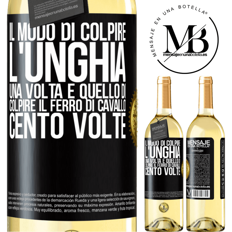 29,95 € Spedizione Gratuita | Vino bianco Edizione WHITE Il modo di colpire l'unghia una volta è quello di colpire il ferro di cavallo cento volte Etichetta Nera. Etichetta personalizzabile Vino giovane Raccogliere 2023 Verdejo