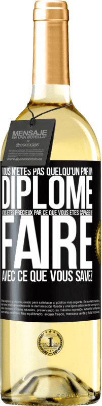 29,95 € | Vin blanc Édition WHITE Vous n'êtes pas quelqu'un par un diplôme. Vous êtes précieux par ce que vous êtes capable de faire avec ce que vous savez Étiquette Noire. Étiquette personnalisable Vin jeune Récolte 2024 Verdejo