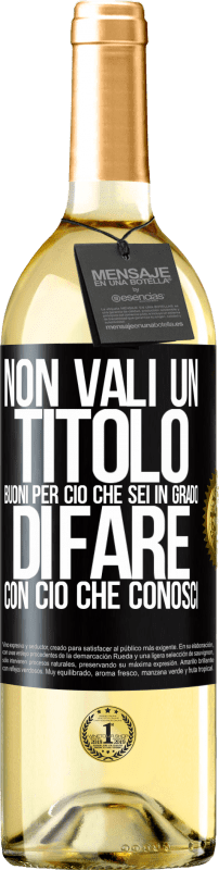 29,95 € | Vino bianco Edizione WHITE Non vali un titolo. Buoni per ciò che sei in grado di fare con ciò che conosci Etichetta Nera. Etichetta personalizzabile Vino giovane Raccogliere 2025 Verdejo