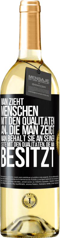 29,95 € | Weißwein WHITE Ausgabe Man zieht Menschen mit den Qualitäten an, die man zeigt. Man behält sie an seiner Seite mit den Qualitäten, die man besitzt Schwarzes Etikett. Anpassbares Etikett Junger Wein Ernte 2024 Verdejo