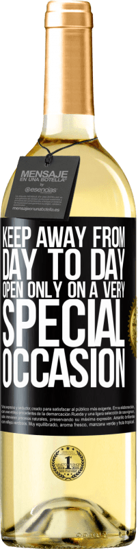 29,95 € Free Shipping | White Wine WHITE Edition Keep away from day to day. Open only on a very special occasion Black Label. Customizable label Young wine Harvest 2025 Verdejo