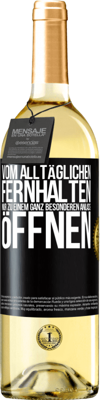 «Vom alltäglichen fernhalten. Nur zu einem ganz besonderen Anlass öffnen» WHITE Ausgabe