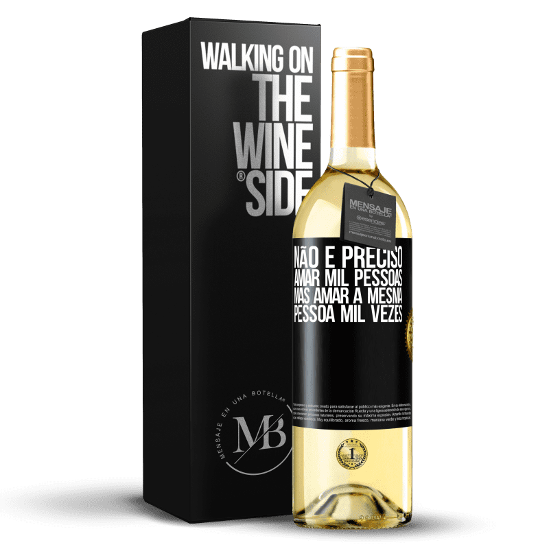 29,95 € Envio grátis | Vinho branco Edição WHITE Não é preciso amar mil pessoas, mas amar a mesma pessoa mil vezes Etiqueta Preta. Etiqueta personalizável Vinho jovem Colheita 2024 Verdejo