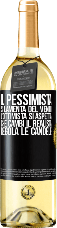 29,95 € Spedizione Gratuita | Vino bianco Edizione WHITE Il pessimista si lamenta del vento l'ottimista si aspetta che cambi il realista regola le candele Etichetta Nera. Etichetta personalizzabile Vino giovane Raccogliere 2025 Verdejo