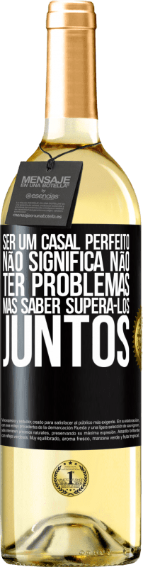 29,95 € | Vinho branco Edição WHITE Ser um casal perfeito não significa não ter problemas, mas saber superá-los juntos Etiqueta Preta. Etiqueta personalizável Vinho jovem Colheita 2025 Verdejo