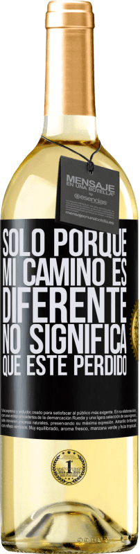 29,95 € Envío gratis | Vino Blanco Edición WHITE Sólo porque mi camino es diferente, no significa que esté perdido Etiqueta Negra. Etiqueta personalizable Vino joven Cosecha 2024 Verdejo