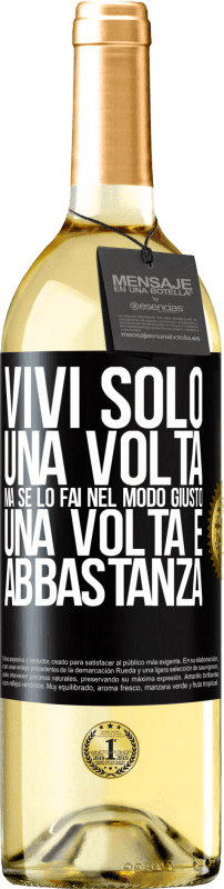 29,95 € | Vino bianco Edizione WHITE Vivi solo una volta, ma se lo fai nel modo giusto, una volta è abbastanza Etichetta Nera. Etichetta personalizzabile Vino giovane Raccogliere 2024 Verdejo