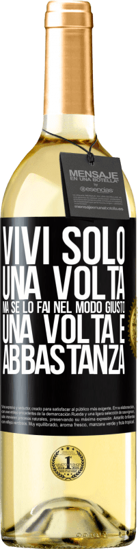29,95 € Spedizione Gratuita | Vino bianco Edizione WHITE Vivi solo una volta, ma se lo fai nel modo giusto, una volta è abbastanza Etichetta Nera. Etichetta personalizzabile Vino giovane Raccogliere 2025 Verdejo