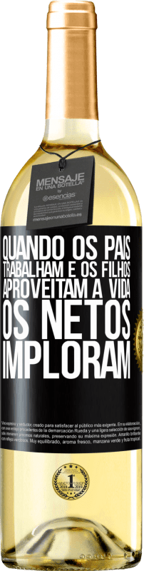 29,95 € | Vinho branco Edição WHITE Quando os pais trabalham e os filhos aproveitam a vida, os netos imploram Etiqueta Preta. Etiqueta personalizável Vinho jovem Colheita 2024 Verdejo