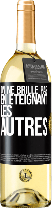 29,95 € Envoi gratuit | Vin blanc Édition WHITE On ne brille pas en éteignant les autres Étiquette Noire. Étiquette personnalisable Vin jeune Récolte 2023 Verdejo